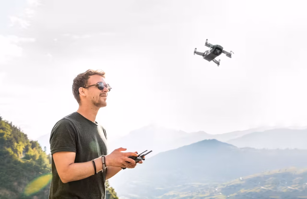 Drone, man, drone pilot, copter, quadrocopter, remotely controlled, flying camera, flying object, young man, hobby,…